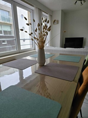 Dining - Bright and Cozy Sea and Harbour View Stay - 4p (Blankenberge)