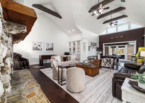 Enjoy total privacy on a fully fenced 25-acre luxury ranch retreat of 5100sqft