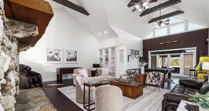 Enjoy total privacy on a fully fenced 25-acre luxury ranch retreat of 5100sqft