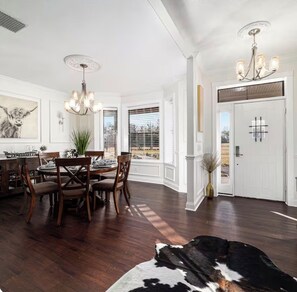 Dining - Enjoy total privacy on a fully fenced 25-acre luxury ranch retreat of 5100sqft (Reddick)