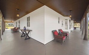 Terrace/patio - Enjoy total privacy on a fully fenced 25-acre luxury ranch retreat of 5100sqft (Reddick)