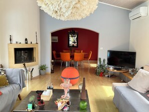 Living area - Villa Charmence Ideal, quiet location 100M from the beach and oyster port (Andernos-les-Bains)