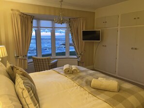 Room - 4 bed house in Heysham near Morecambe with spectacular views over Morecambe Bay. (Heysham)