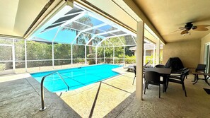 Outdoor pool, a heated pool - 925 Maple Ave, 5 Min walk to Free Beach Entrance (Marco Island)
