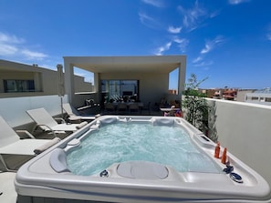 A rooftop terrace with a hot tub, lounge chairs, and a dining area. - Atlantis Homes 2, By Hellocrete (Rethymno)