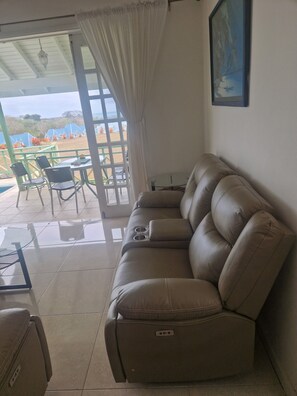 Smart TV - Villa Nirvana Tobago (Black Rock)