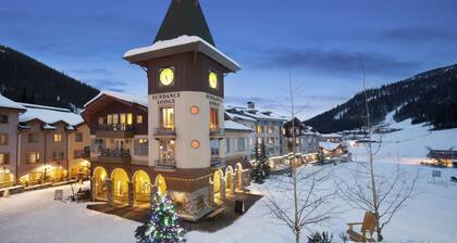 Ski in Ski out. Top floor with ski hill view.