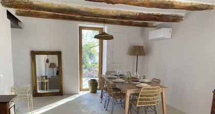 Mas restauré avec charme, grande piscine et vue sur les reliefs cévenols