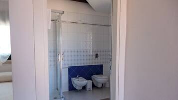 Chambre Confort, vue jardin | Salle de bain