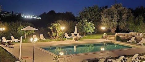 Seasonal outdoor pool