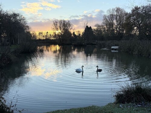 Cotswolds Lodge near Stow | Sleeps 6 | Lakes
