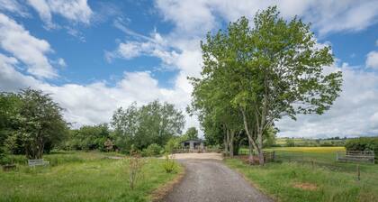 Peaceful Cotswold Retreat at Chad Lakes, Stow