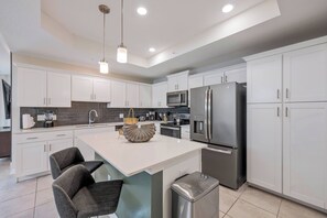 Fridge, microwave, oven, stovetop - SL101 - Close to Pool and Water Park (Kissimmee)