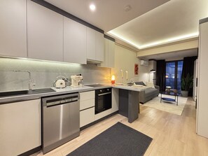 Fridge, oven, stovetop, dishwasher - Stylish 1BR Residence in Nişantaşı (Istanbul)
