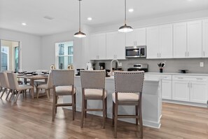 Dining - 6BR Pool & Spa Home in Reunion Village | Game Room 375 (KISSIMMEE)