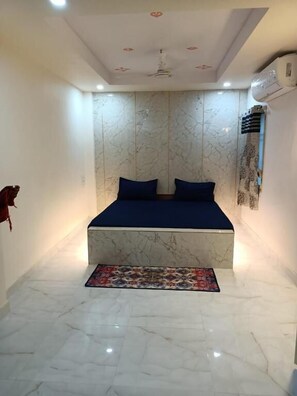 Kamar Double, 1 Tempat Tidur King, pemandangan kota | Meja kerja, setrika/meja setrika, dan Wi-Fi gratis