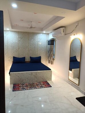 Room - Hotel HCB (Brahmapur)