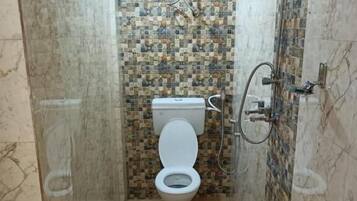 Double Room, 1 King Bed, City View | Bathroom