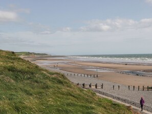 Beach - THE PLOVER, family friendly, country holiday cottage in St Bees (St Bees)
