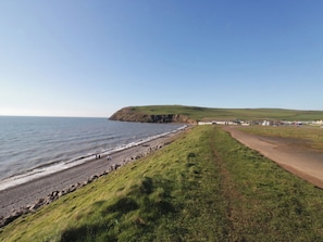 Beach - THE PLOVER, family friendly, country holiday cottage in St Bees (St Bees)