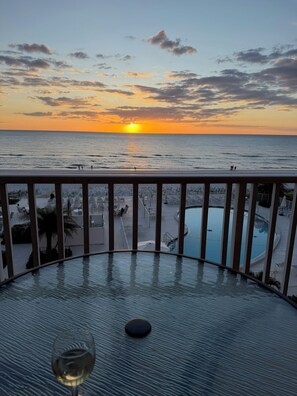 Property grounds - Fully Renovated Luxury Beach Condo with Epic Sunsets (Naples)
