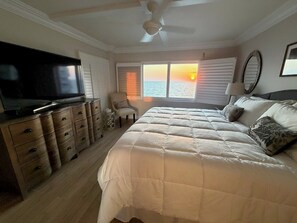 2 bedrooms, iron/ironing board, free WiFi, bed sheets - Fully Renovated Luxury Beach Condo with Epic Sunsets (Naples)