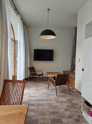 House | Living room - Gemutliches Studio mit Alkovenbett & Sonnenterrasse (Grossharthau)