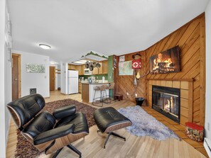 Living area - Skier's Hideaway | Brian Head Studio Condo (Brian Head)