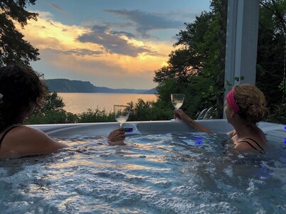 Le MékiShack - Nature cottage with spa on the shores of Lac Mékinac
