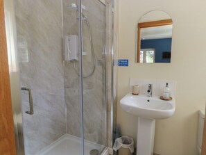 Bathroom - TRILLO LODGE, romantic, country holiday cottage in Rhos-On-Sea (Colwyn Bay)