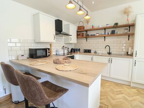Private kitchen - TRILLO LODGE, romantic, country holiday cottage in Rhos-On-Sea (Colwyn Bay)