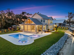 Exterior - Luxury Lake House, Huge Pool, Dock & Panoramic Views (Lake Park)