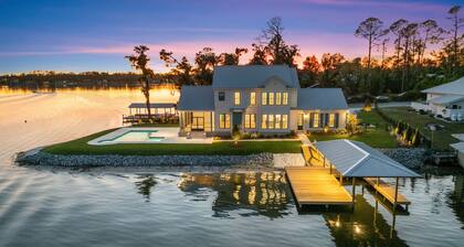 Luxury Lake House, Huge Pool, Dock & Panoramic Views