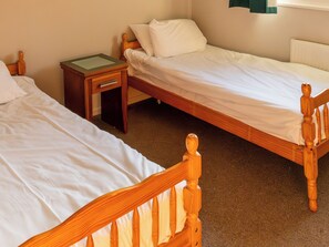 Room - CABIN NO. 2, family friendly, with a garden in Port Talbot (Port Talbot)