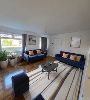 TV - Spacious 3BR House Sleeps 7 | Parking x4 | Garden (Bristol)
