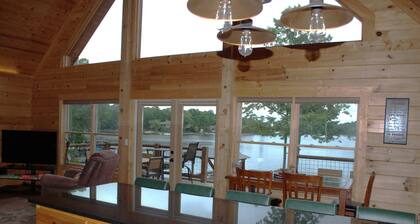 Lake Side Log Cabin, Private Dock, Movie Sunrise Views!