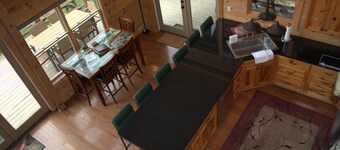Lake Side Log Cabin, Private Dock, Movie Sunrise Views!