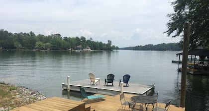 Lake Side Log Cabin, Private Dock, Movie Sunrise Views!