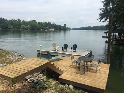 Lake Side Log Cabin, Private Dock, Movie Sunrise Views!