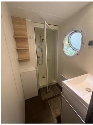 Shower, hair dryer, toilet paper - 🌞 Rent Mobil-Home all comfort - Near Lac de Sainte-Croix 🌿 (Sainte-Croix-du-Verdon)