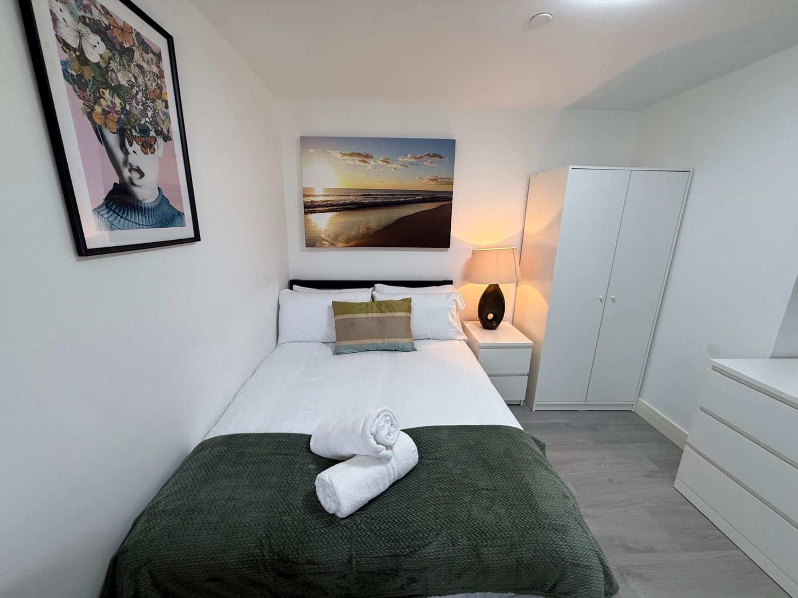 1 bedroom, desk, iron/ironing board, WiFi