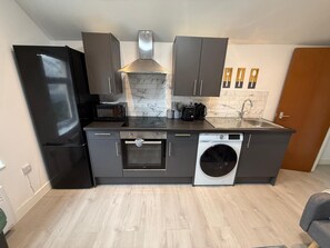 Private kitchen - Sleek 1BR Flat  Perfect Getaway (Cardiff)