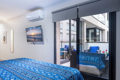 Pocitos Dúo Dulce 4 King Bedrooms, 4 Baths, 6 TVs, Patio, Pool, Gym, & Parking