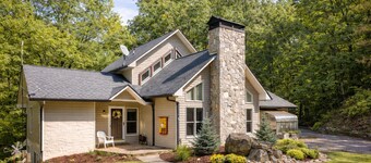 Solace Mountain w/4BR,Sleeps 9, Wi-Fi & Games