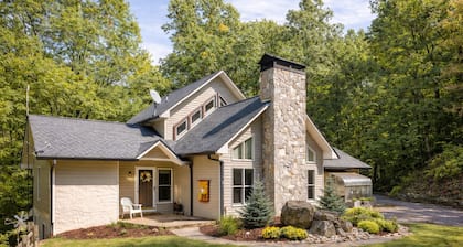 Solace Mountain w/4BR,Sleeps 9, Wi-Fi & Games