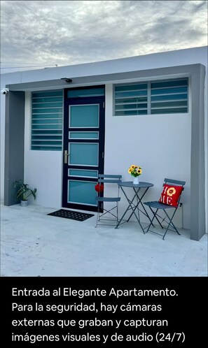 Outdoor dining - D'Valley Apt.-Luxury/SOLAR-System/Priv-Pkg (Ponce)