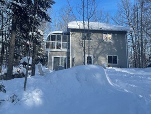Exterior - Peaceful chalet in a magnificent forest for monthly or seasonal rental (Nominingue)