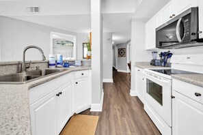 Fridge, microwave, oven, stovetop - ☀️Gulf Front Corner Views | Pools | Celadon 409-Champagne Sunsets☀️ (Panama City Beach)
