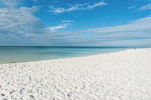 On the beach - ☀️Gulf Front Corner Views | Pools | Celadon 409-Champagne Sunsets☀️ (Panama City Beach)