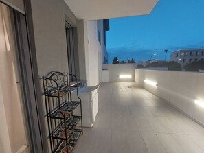 Terrace/patio - Anna's Deluxe Full Apt EcoRes Valesium | WiFi, Desk, AC, Wshr, Pkg, Uni/City Ctr (Lecce)